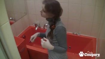 Hidden Cam Catches Amateur's Shower Head Pleasure!